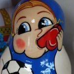 Сеть смеется над пошлой матрешкой в честь российского ЧМ по футболу