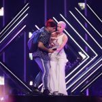 Мужчина выбежал на сцену Евровидения и забрал у певицы микрофон