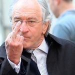 РОБЕРТ ДЕ НИРО ЖЕСТКО ОБМАТЕРИЛ ТРАМПА В ПРЯМОМ ЭФИРЕ И СОРВАЛ ОВАЦИИ. ВИДЕО