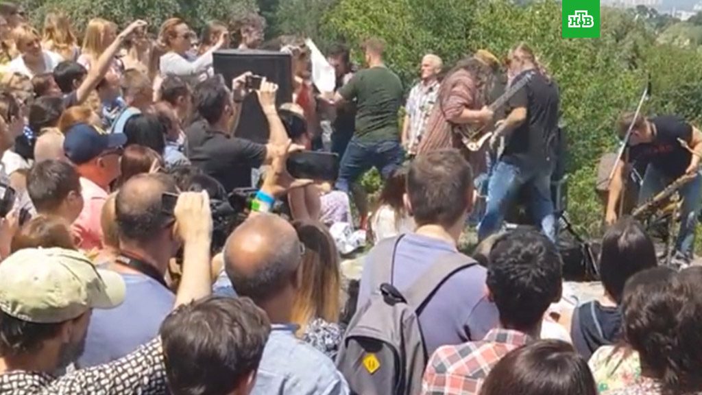 В Киеве напали на Бориса Гребенщикова: как это было. Видеофакт