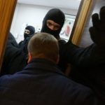 Киевский горсовет атаковали: активисты прорвали полицейский кордон, начались потасовки