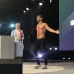 Стриптиз для Юлии Тимошенко: Активист показал, куда, по его мнению, ведет курс депутатки. ВИДЕО