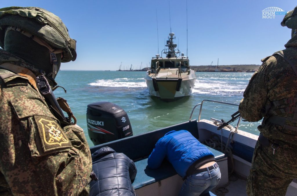 Крымский мост от "бандеровцев" охраняют на земле, в небе и под водой. ВИДЕО