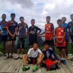 НЕВЕРОЯТНОЕ СПАСЕНИЕ: В ТАЙСКОЙ ПЕЩЕРЕ ПОСЛЕ 9 ДНЕЙ ПОИСКА НАШЛИ ЖИВОЙ ДЕТСКУЮ ФУТБОЛЬНУЮ КОМАНДУ. ВИДЕО