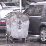 Реальный триллер в Киеве: «сошел с ума» контейнер для мусора (ВИДЕО)