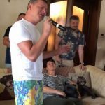 Ляшко в "труселях" стал посмешищем караоке. Видео