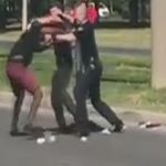 Сеть насмешила странная драка полиции Харькова с темнокожими парнями. Видео