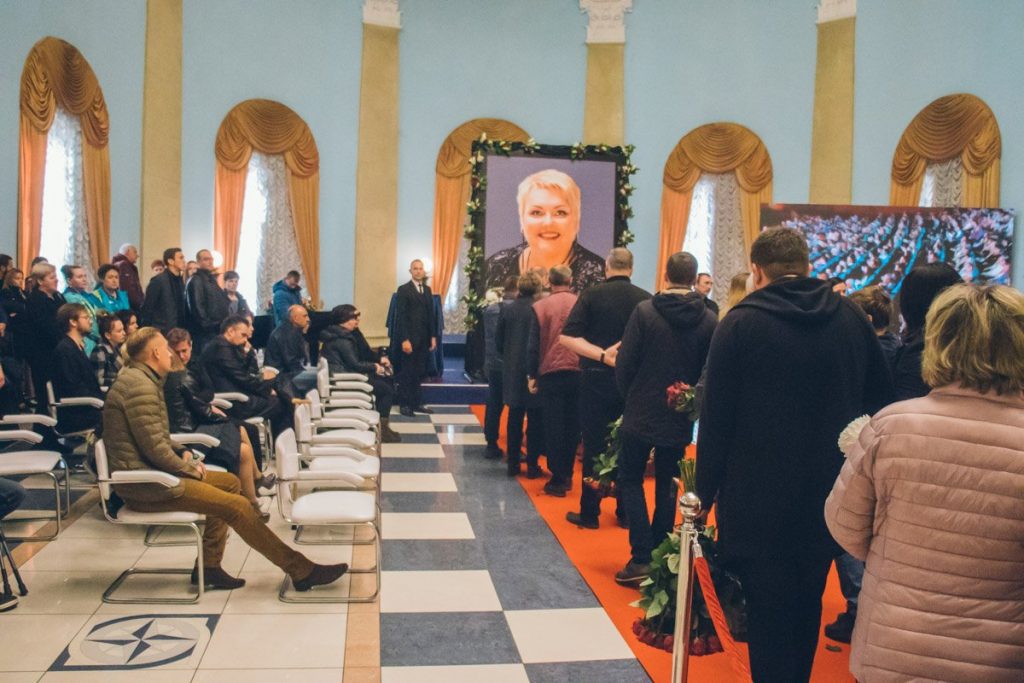 В Киеве простились со звездой "Дизель шоу" Мариной Поплавской. Видео