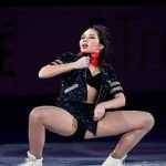 Российская фигуристка оголилась прямо во время выступления. Видео