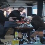 В киевском ресторане официант запустил тортом в лицо посетительнице. Видео