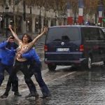 Кортеж Трампа в Париже «атаковали» обнаженные активистки Femen. Видео