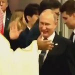 Встретил "кореша" на вечеринке. Путин по-пацански поздоровался со скандальным саудовским принцем. Видео