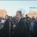 Порошенко “заткнул” мужчину, спросившего у него про повышение пенсии. Видео