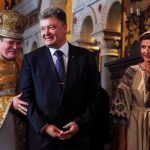 "Поставьте свечу в церкви", - Порошенко обругал мужчину, который спросил его о борьбе с коррупцией. Видео