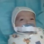 Младенцу в российском роддоме заклеили рот пластырем: в сети показали страшное видео