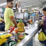 За зарплату - буханка хлеба и кусок сыра: журналист из Венесуэлы рассказал, как выживают простые люди