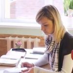 В Хмельницкой области учительница снимала с детей трусы и смотрела, как девушки ходят в туалет. Видео