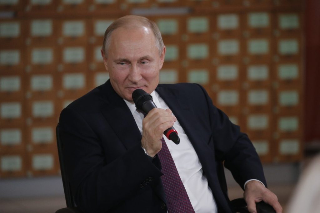 «З глузду з'їхав?» Путін несподівано заговорив в Криму українською мовою. Відео