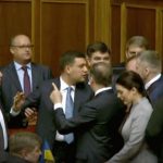Ляшко в Раді напав на Гройсмана зірвавши засідання Верховної Ради. Відео