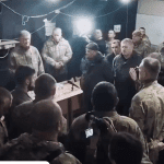 «Азовці" на передовій не відповіли на привітання Порошенко, президент заборонив знімати. Видео