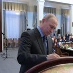 «Здесь был Вова»: в Мережі підняли на сміх Путіна, який залишив автограф на глобусі. Відео