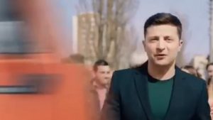 Грузовик сбивает Зеленского: У Порошенко опубликовали провокационное видео