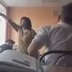 "Будете через рік плакати": Київська вчителька примушує учнів любити Порошенка. Відео