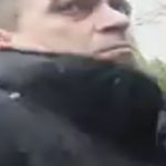 Полицейский избил УКРОПа: Як поліція захищае агітпродукцію за Порошенко. Відео