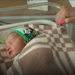 Знайдене немовля в Лимані назвали в честь Зеленського і Порошенко. Відео