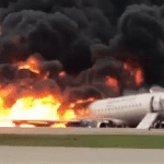 Шокирующее видео: Як росіяни на ходу вистрибували з палаючого в Шереметьєво літака