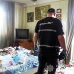 У Києві дитина кілька днів провела в квартирі з мертвими батьками. Відео