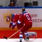 Путин упал плашмя на лед во время хоккейного матча. Ржет весь Интернет. Видео