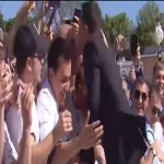 ЗЕЛЕНСЬКИЙ ПІД РАДОЮ У СТРИБКУ ПОЦІЛУВАВ КОШОВОГО В ЛОБ