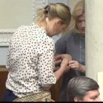 Геращенко приміряла прикраси прямо під час сесії Верховної Ради. Відео