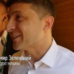 «Може, вас в список взяти? Все чисто?»: Зеленський влаштував активну перепалку з журналісткою «Прямого». Відео