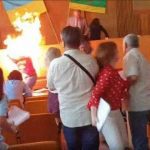У Бердичеві під час засідання міськради місцевий бізнесмен підпалив сам себе. Відео