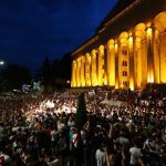 Антиросійські погроми: у Тбілісі штурмують парламент. ОНЛАЙН - ОНЛАЙН