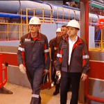 Зеленський відвідав Маріуполь: Селфі, усмішки, концерт, комбінат - подробиці поїздки. Відео