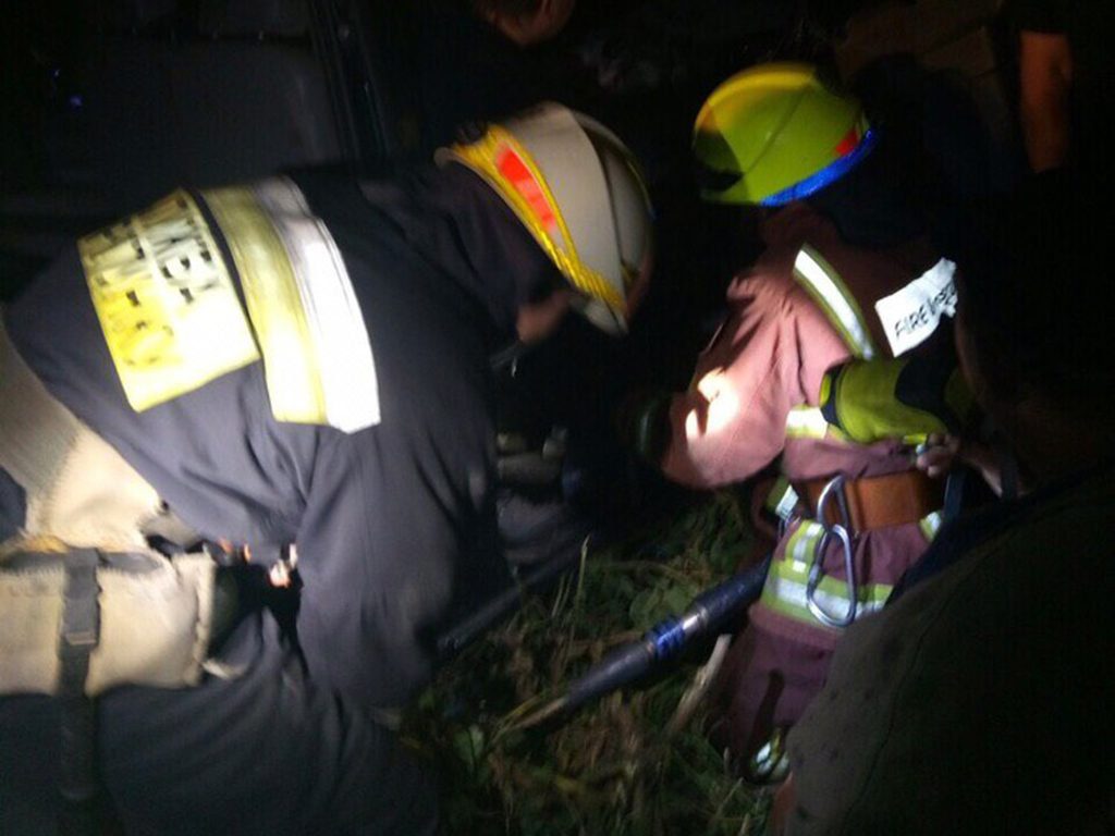 ЧП с людьми: з купи металу вирізали пасажирів маршрутки під Дніпром. Відео