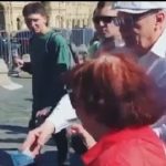 "Купите пожрать": Як Жириновський роздавав гроші голодним росіянам на Красній площі. Відео