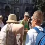 Бійка біля КСУ: Противника Зеленського по голові, а противницю Порошенка по обличчю