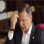 Ляшко: "Ось Вам хрест даю, Вакарчук ховався під столом" - Як Вакарчук у 2014 ховався в Криму. Відео