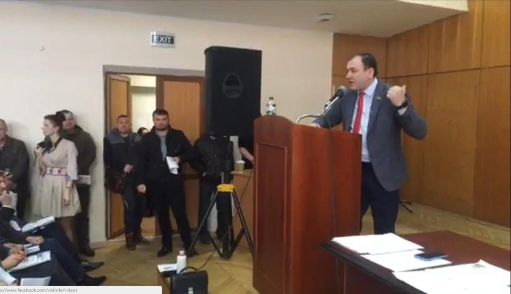 "А мені що, піти подивитися в інтернеті, як Зеленський яйцями б'є по роялю?" - Секретарь Годунок про президента. Відео