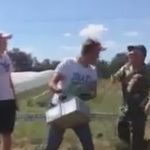 Відео Дня: У мережі виклали відео, як дебелий польський пан знущаються і б'є українських заробітчан. Відео