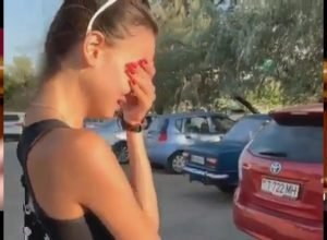 “Зеленский, как же так?”: Обікрадена російська туристка в Одесі чомусь "домахалась" до президента. Відео