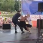 У Вінниці чоловік з голим торсом напав на співачку Настю Приходько. Відео