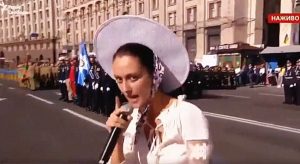 "Це що весілля?": Українці "гризуця" в мережі між собою через РЕП на Майдані під час Дня незалежності. Відео
