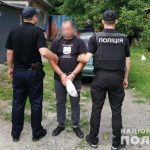 Таксист замкнув пасажира-боржника в гаражі і прикував ланцюгами