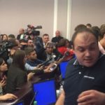 "Зеленський мне не закон": Годунок, якого президент вигнав з наради, влаштував бійку в міськраді. Відео