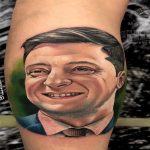 Жителі України набивають собі татуювання із Зеленським, вороги називають їх «зебольними»